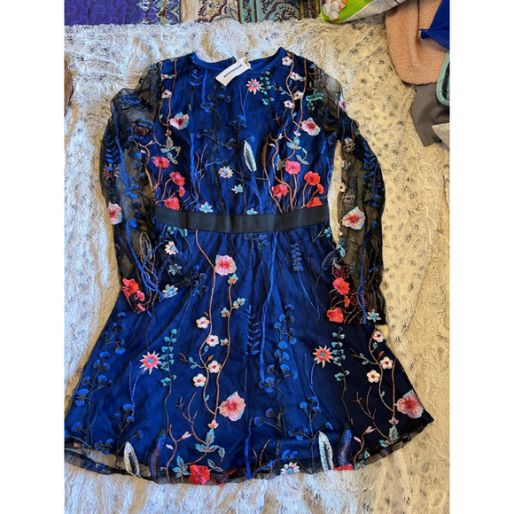 NWT CBR Navy Floral Embroidered Long Sleeve Dress Womens Size Medium - Picture 2 of 15